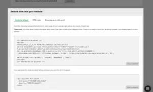 Fragment kodu JavaScript do osadzenia formularza, zawierający ukryty element html input.