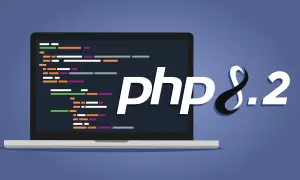 Laptop z kolorowym kodem i napisem php 8.2.