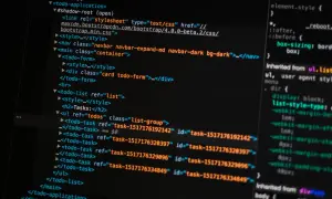 Kod źródłowy w języku html, pokazujący strukturę aplikacji z listą zadań.
