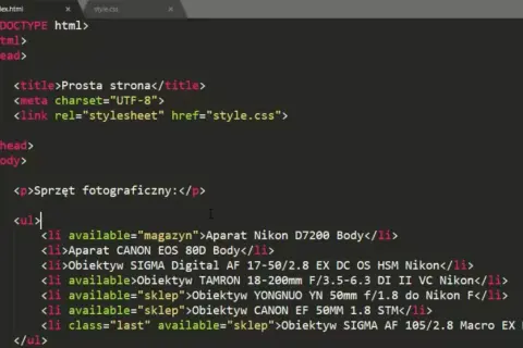Kod HTML z listą sprzętu fotograficznego, gdzie selektory CSS będą stylizować elementy.