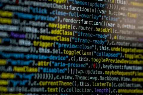 Fragment kodu JavaScript, gdzie `indexOf` może być użyty do znalezienia pozycji elementu.