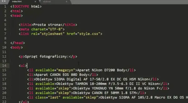 Kod HTML z listą sprzętu fotograficznego, gdzie selektory CSS będą stylizować elementy.