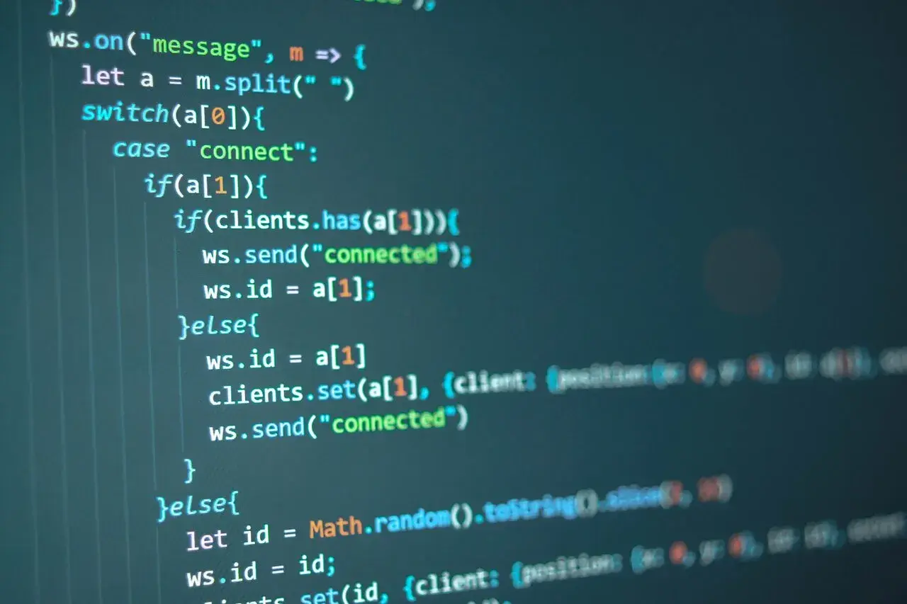 Kod obsługujący websocket. Sprawdza, czy klient jest połączony, wysyła komunikat "connected" i przypisuje ID.