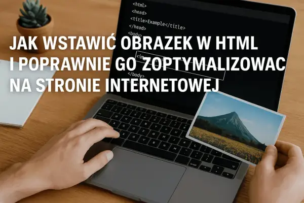 Ręce nad klawiaturą laptopa, na ekranie kod HTML, a w dłoni zdjęcie góry. Jak wstawić obrazek w HTML i poprawnie go zoptymalizować na stronie internetowej.