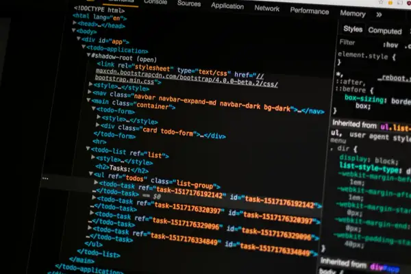 Kod HTML z linkiem do pliku CSS Bootstrap. To pokazuje, bootstrap to framework ułatwiający tworzenie stron.