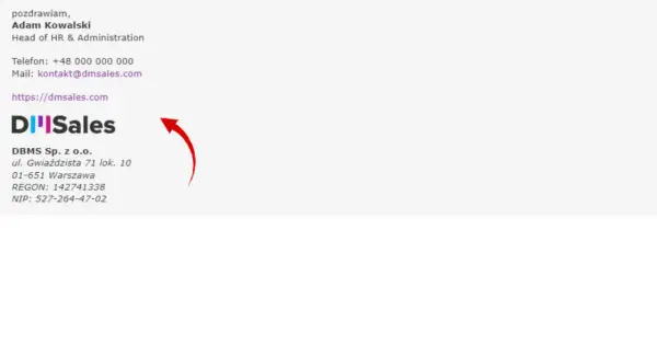 Podpis w mailu służbowym Adama Kowalskiego z firmy DmSales. Zawiera dane kontaktowe i adres firmy.